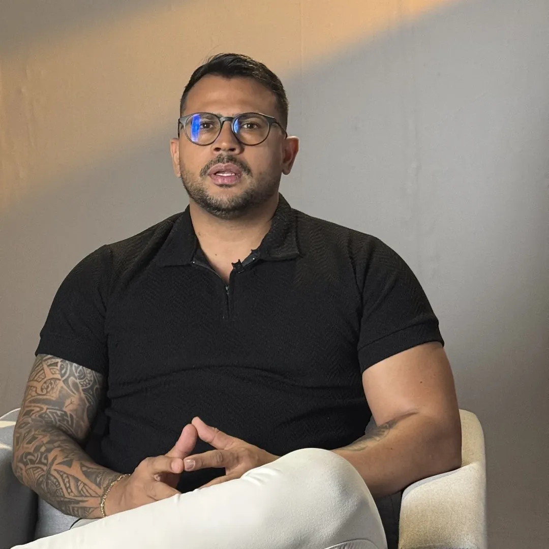 "Neto Pina Nascimento, aluno do Portal Concursos e policial militar do Rio Grande do Norte, durante a gravação do depoimento"