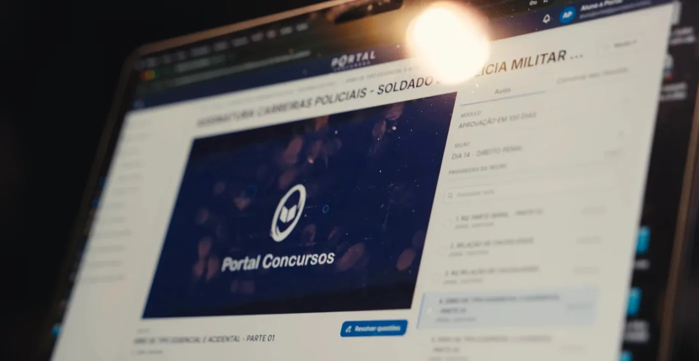 Tela da plataforma do Portal Concursos com uma aula de Direito Penal da assinatura Carreiras Policiais